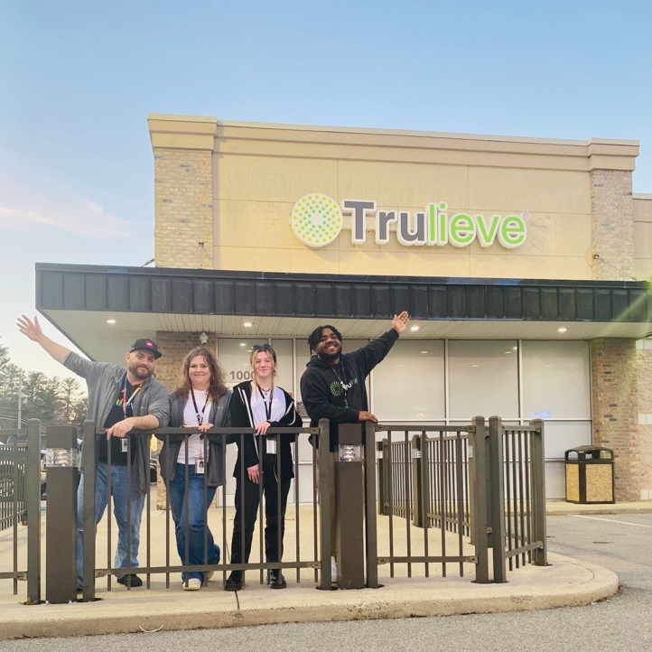 TrulieveWV's tweet photo. New store, new staff - welcome to #Trulieve! 💚 https://t.co/6wBKPELb1N