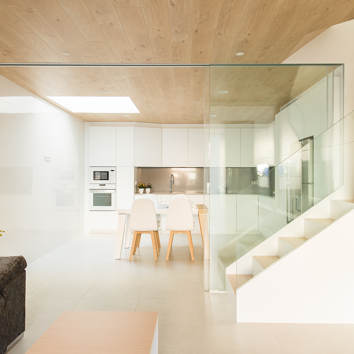 Klein Sliding Doors tweet media