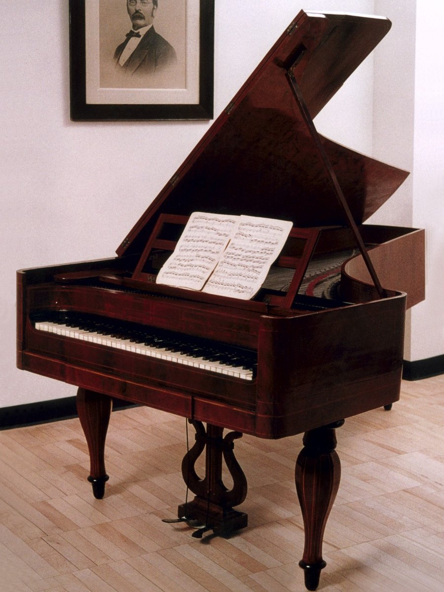 Steinway & Sons tweet media