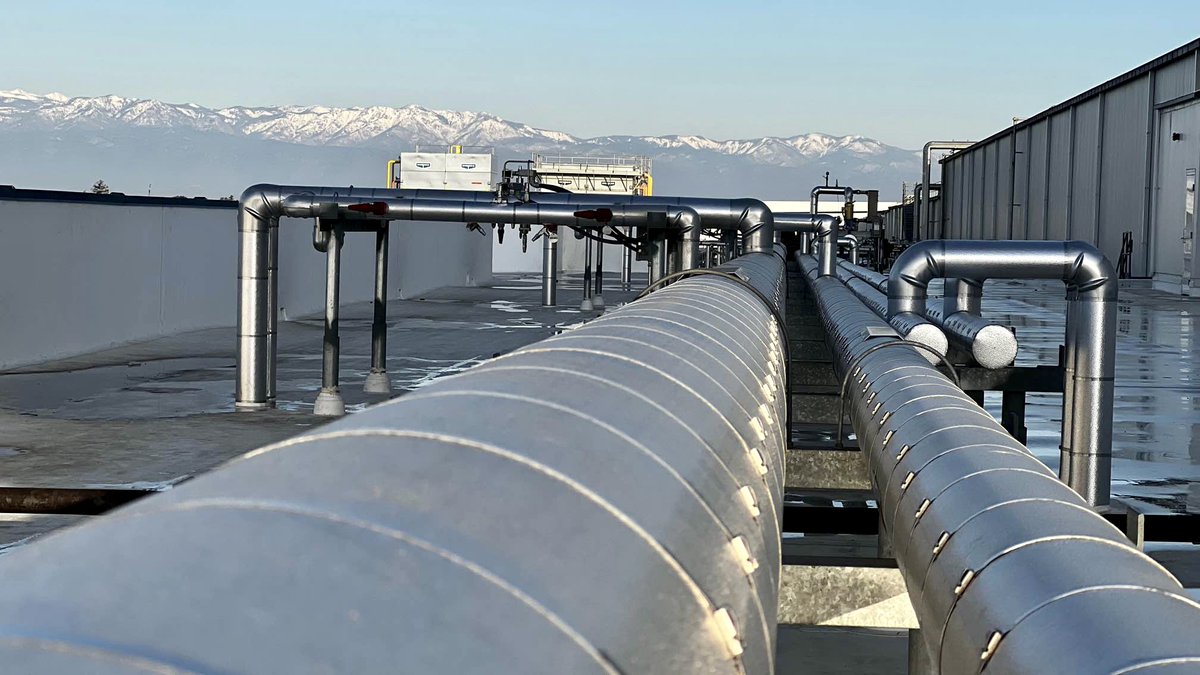 SubZeroConst's tweet image. Our pipe and insulation crews’ attention to detail keeps this ammonia system operating at peak efficiency in Central California.

#DegreesBeyond #SubZeroConstructors #NaturalRefrigerants #AmmoniaRefrigeration #IndustrialRefrigeration #ColdStorageConstruction