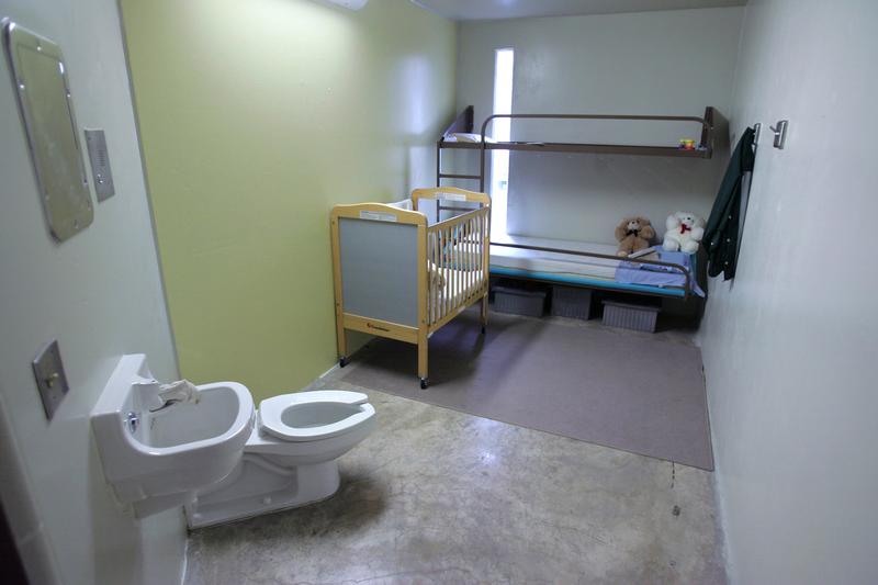 President Joe Biden wants to bring back family detention. Let me remind you what family detention is. These are basically jails where the government locks up immigrant mothers with their children. Sounds inhumane? They are.👇🏾This was the T. Don Hutto detention center.