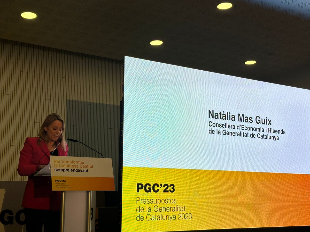 mutuacat's tweet photo. Natàlia Mas, consellera d’Economia i Hisenda presenta els pressupostos de la Generalitat a la Catalunya Central.
Sergi Macià, director general de Mutuacat, assisteix a la presentació, que també compta amb la delegada del Govern, Montse Barniol, i  l’alcalde, Marc Aloy. https://t.co/HrhqkFN3gL