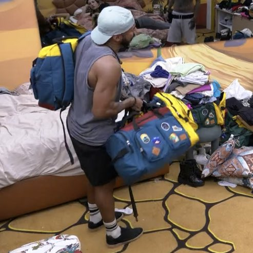 ZAMENZA's tweet photo. O que tá acontecendo com o Alface é o chamado efeito manada. Todos já têm certeza que ele é o mais odiado pelo público, então que chutem, condenem e queimem na fogueira. #BBB23 https://t.co/WT0bPZspUM