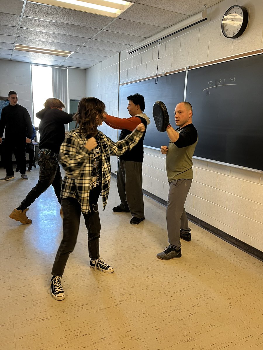 RosaMB13's tweet image. SWAC students de-stressing after our first practical test in Tai Chi dual credit.  So much fun! #fortheloveoflearning @SMCDSB @georgiancollege