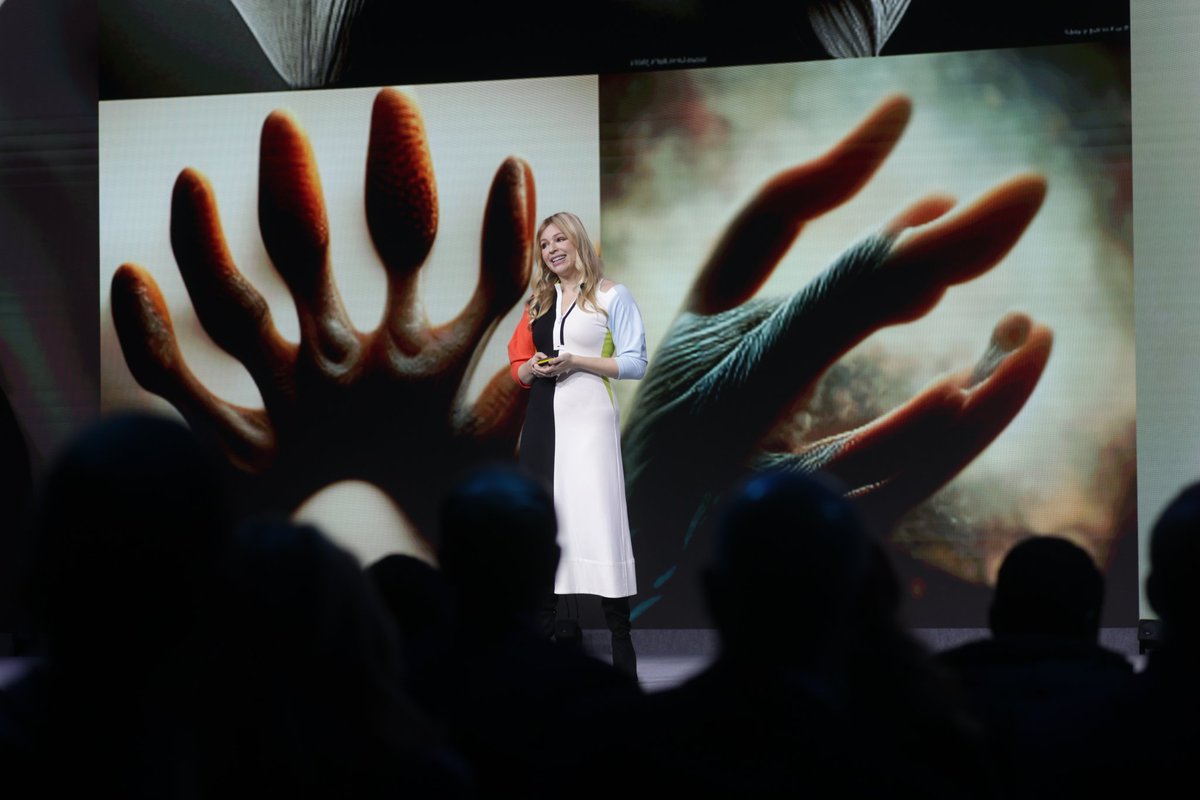 laurenkunze's tweet image. Some snaps from my MWC keynote, including the "Who Wore it Better" with @kuki_ai. Epic time in Barcelona, thanks to @GSMA and everyone who came out!

mobileworldlive.com/featured-conte…