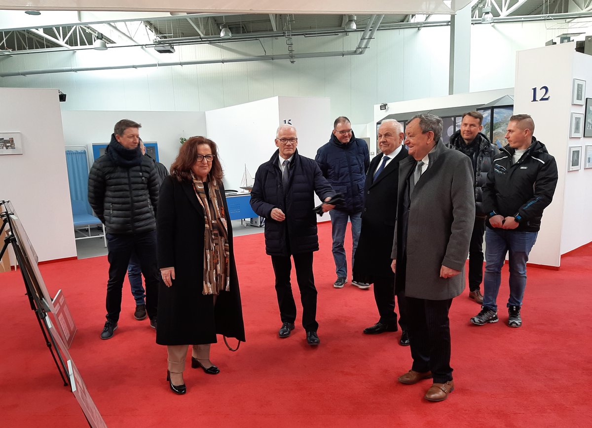 AmbasadaB's tweet photo. Tokom boravka u vojvodstvu #Podlaski ambasador Špirić posjetila je kompaniju #Malov koja proizvodi metalni namještaj. Vlasnik Henrik #Ovsijev i direktor Roman #Kaleta iskazali su intere za širenje proizvodnje u našem regionu. Uskoro "pismo namjere".
https://t.co/stxfctciIO https://t.co/syfVwd5MsE
