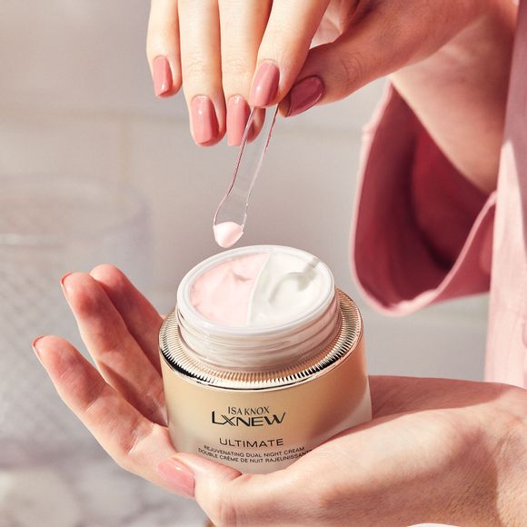 Maudies17Beauty's tweet photo. Check out Isa Knox LXNEW Ultimate Dual Night Cream via @AvonInsider https://t.co/SwKDCCuSNW
The dual formula features a volume cream with rice bran extract to help visibly plump skin, and a firming cream with peptides to help skin look firmer. Buy today!! Save money! #Avonreps https://t.co/20a31OoZoV