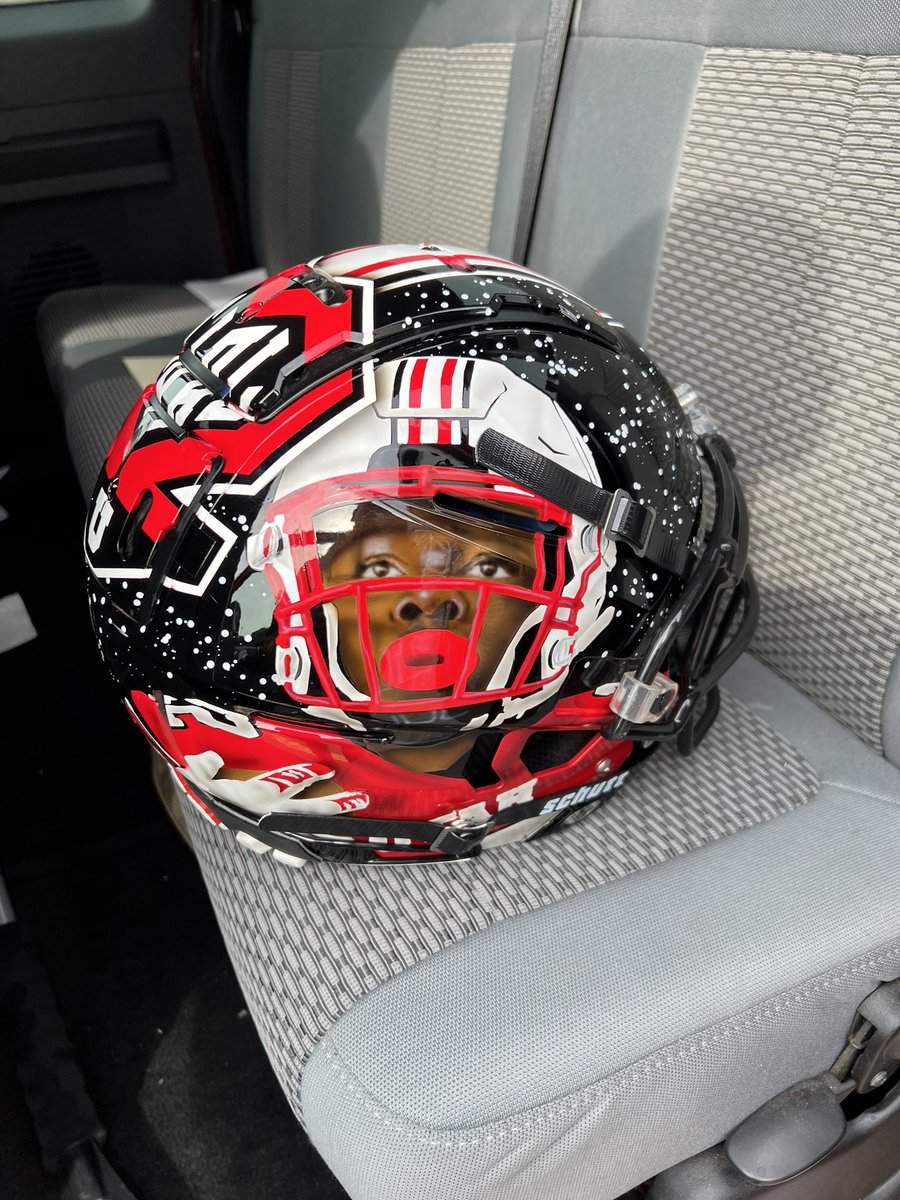 colbyutahman3's tweet image. Dad got Jaylen Dixons helmet! Amazing! #GoUtes #Forever22 #22