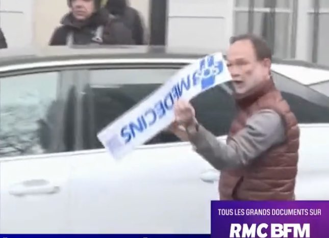 DrFranckClarot's tweet image. &quot;L&apos;attaque d&apos;un symbole du capitalisme&quot;... 

Un Peugeot de SOS médecin en intervention 🤦‍♂️🤦‍♂️

#grevedu7mars