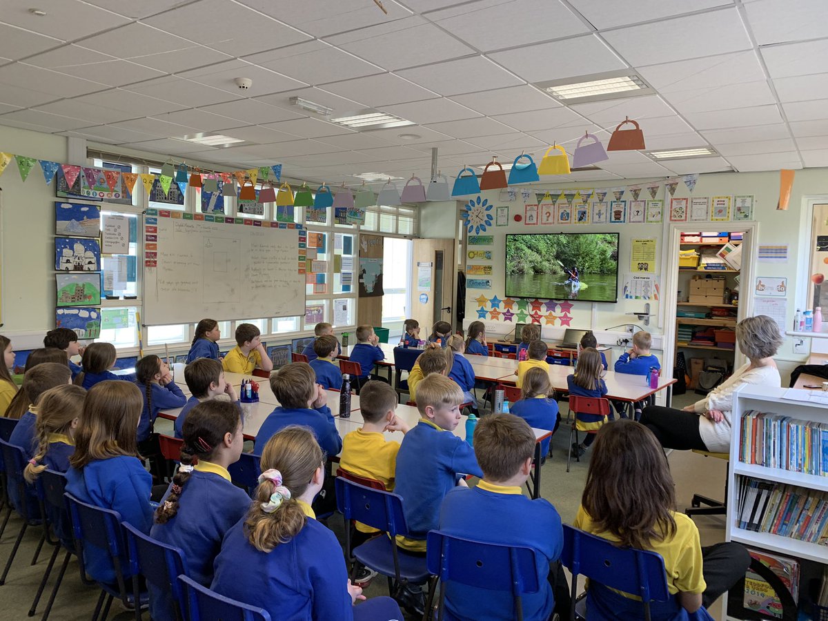 BroBrynach's tweet photo. Dysgwyr uchelgeisiol a galluog yn ymchwilio mewn i fynyddoedd, afonydd a Chestyll Cymru yn ein sesiwn Ynys Ymchwilio heddiw ๐ป๐๏ธ๐ฐ #Mynyddoedd #Afonydd #Cestyll https://t.co/EyJsvN2rYP