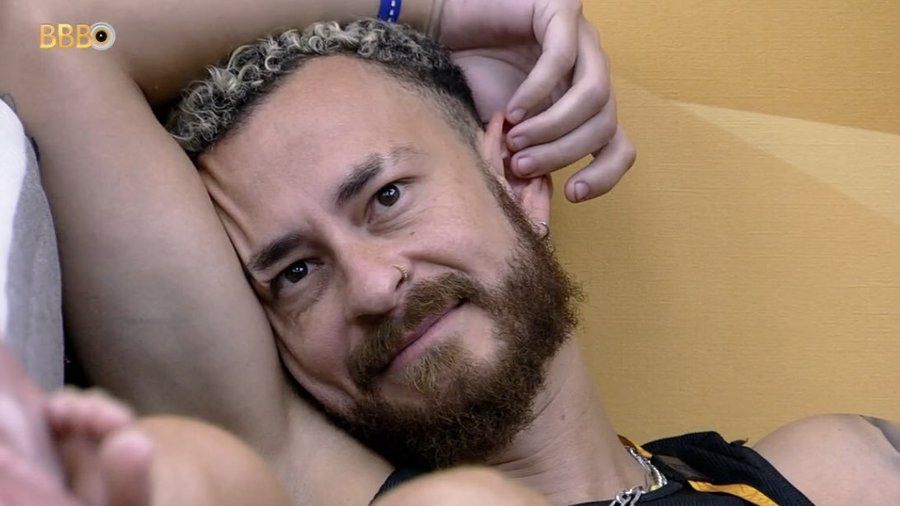 ZAMENZA's tweet photo. O Fred Boco Roso feliz da vida que conseguiu transformar todos do Deserto em seus puxa-sacos oficiais. O general transformou todos em seus soldadinhos. #BBB23 https://t.co/dxaaKURO02