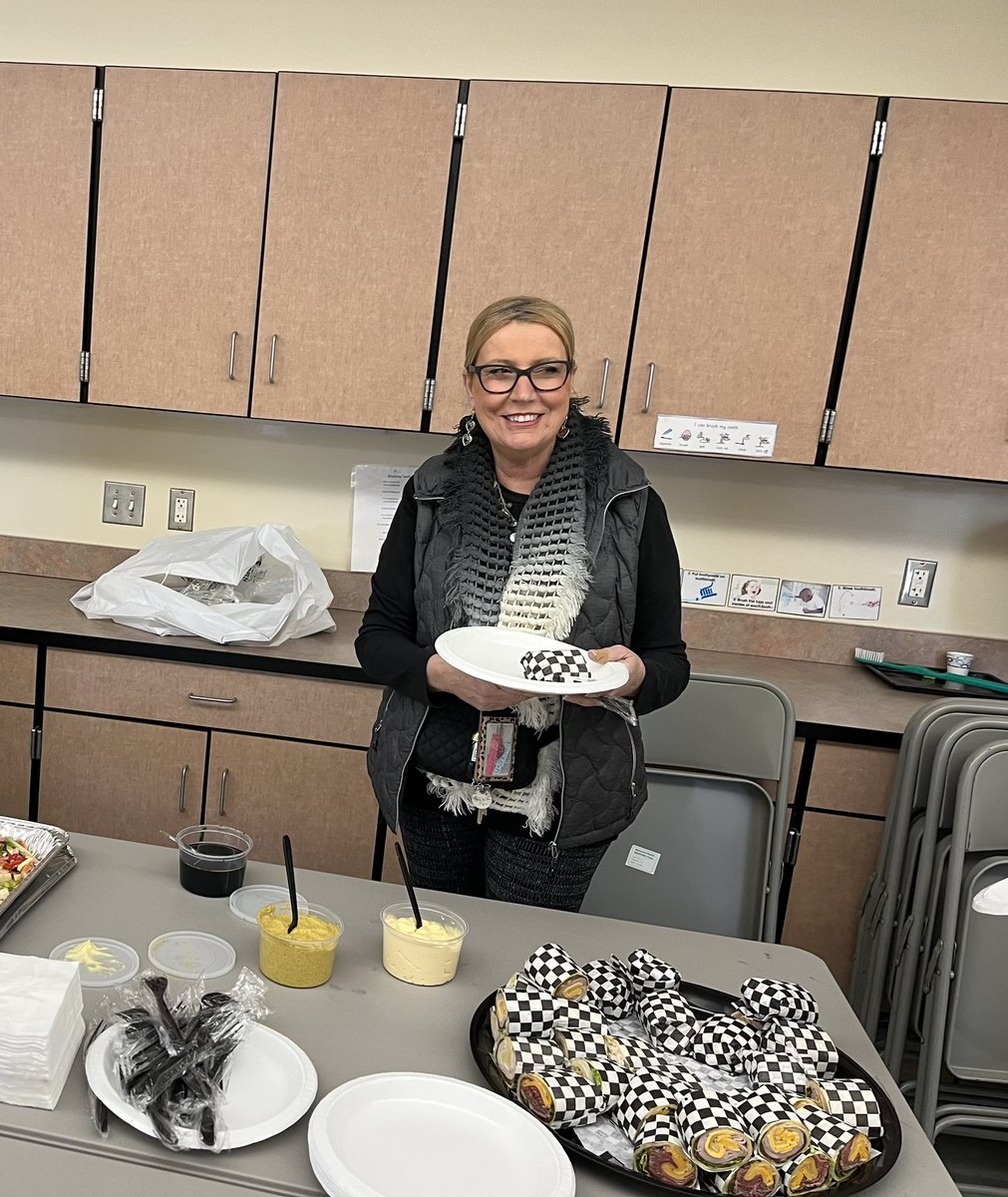 HowellMemorial's tweet photo. Thank you @NJSpineWellness for providing a Teacher Appreciation and Wellness Day! Our staff was treated to free health screenings &amp; a delicious lunch. Taking care of those who take care of our students. #HTPSWellness #WorkHardBeKindGoBulldogs https://t.co/HYCKviuMQg