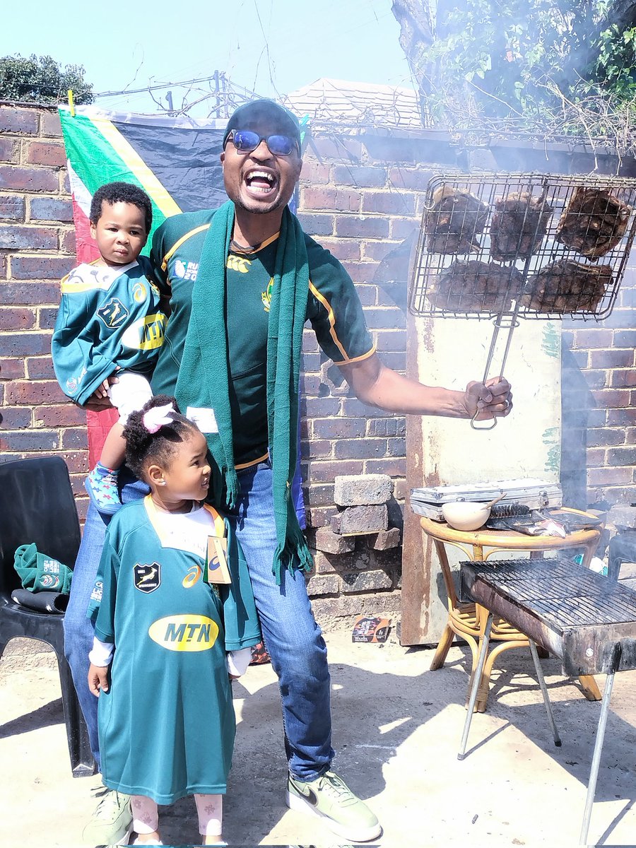 IamThapelo's tweet photo. @UltimateBraai I absolutely need a Smoker in my life so that I can create memories with my kids by making
incredibly tender, juicy & flavourful food throughout the year.
Need to replace my old griller with a Smoker
@LeeAnnStylish
@amggg06 @NdumisoMlangen6
#FlameOnUBM
#UBMS8 #Firesmiths https://t.co/NzkSBd2c0j
