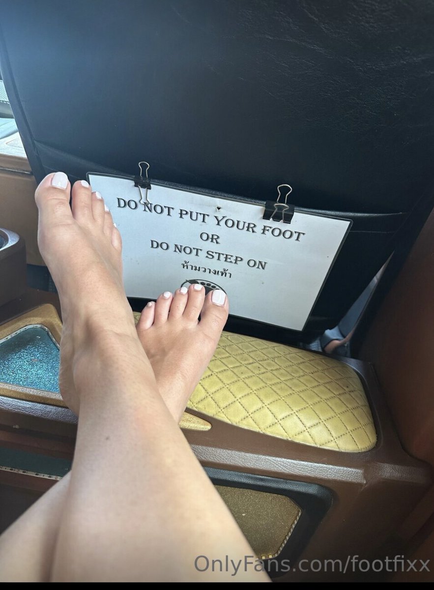 foot_fixx's tweet photo. I’ll step on what ever I want #FOOTFETİSH #footworship #femalefeet #feetfetish #toes #soles #feetfinder
#feetlovers #onlyfans https://t.co/Y9y8RzXJYx