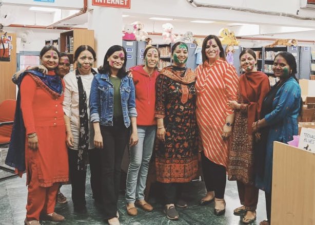 neeza_singh's tweet image. Happy Holi @ Library🎊🎉
 #holi #holi2023 #bookdisplay @IFLA @RrrlfKolkata @DainikBhaskar @DDnewschd @thetribunechd @pritamt2707 @mohitgupta1962 @ShatabdiShalee @ash_niv