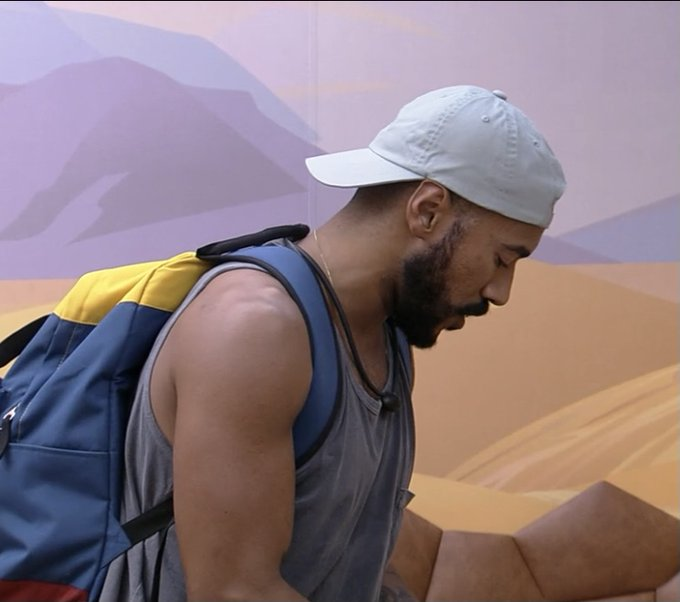 ZAMENZA's tweet photo. O Fred Boco Roso feliz da vida que conseguiu transformar todos do Deserto em seus puxa-sacos oficiais. O general transformou todos em seus soldadinhos. #BBB23 https://t.co/dxaaKURO02