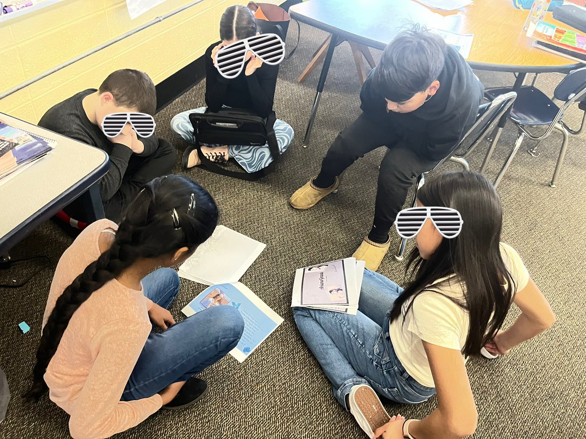 WronkoHamed5th's tweet photo. Students enjoyed presenting their a biographies in small groups @MtView07836 @KevinRStansber1 @mrobinson322 https://t.co/zhs1h44KEm