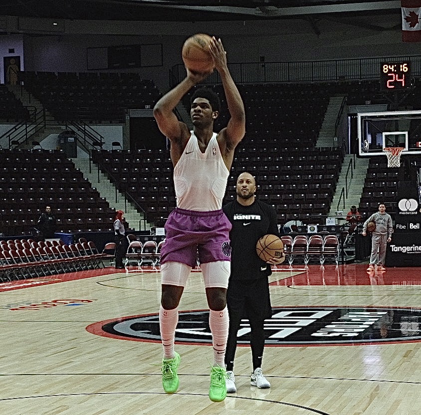 NBAMemes's tweet image. 19 year old Scoot Henderson is gonna be a problem in the league.

Dude is built like a tank 💪🏽