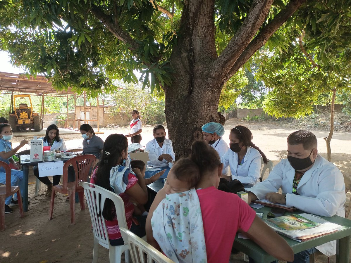 #EnFotos
Jornada de Atención Integral en articulación con el Clap Amor a Chávez de la Parroquia Agua Salada, junto al ISP, CDI Francisco Canónico- CPTT 3 Los Próceres llevando atención a la comunidad Las Nieves. Organizando y atendiendo! <a href="/NicolasMaduro/">Nicolás Maduro</a>
#ChávezEternoAmigo