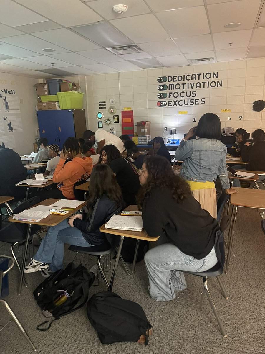 karonda_davis's tweet image. Ms. Bowen and Mr. Bassey are doing an amazing job co-teaching in Algebra @Byrd_Middle! Students are engaged, asking questions, and are excited about systems! #studentsuccess #InteractiveNotebooks 💪🏾