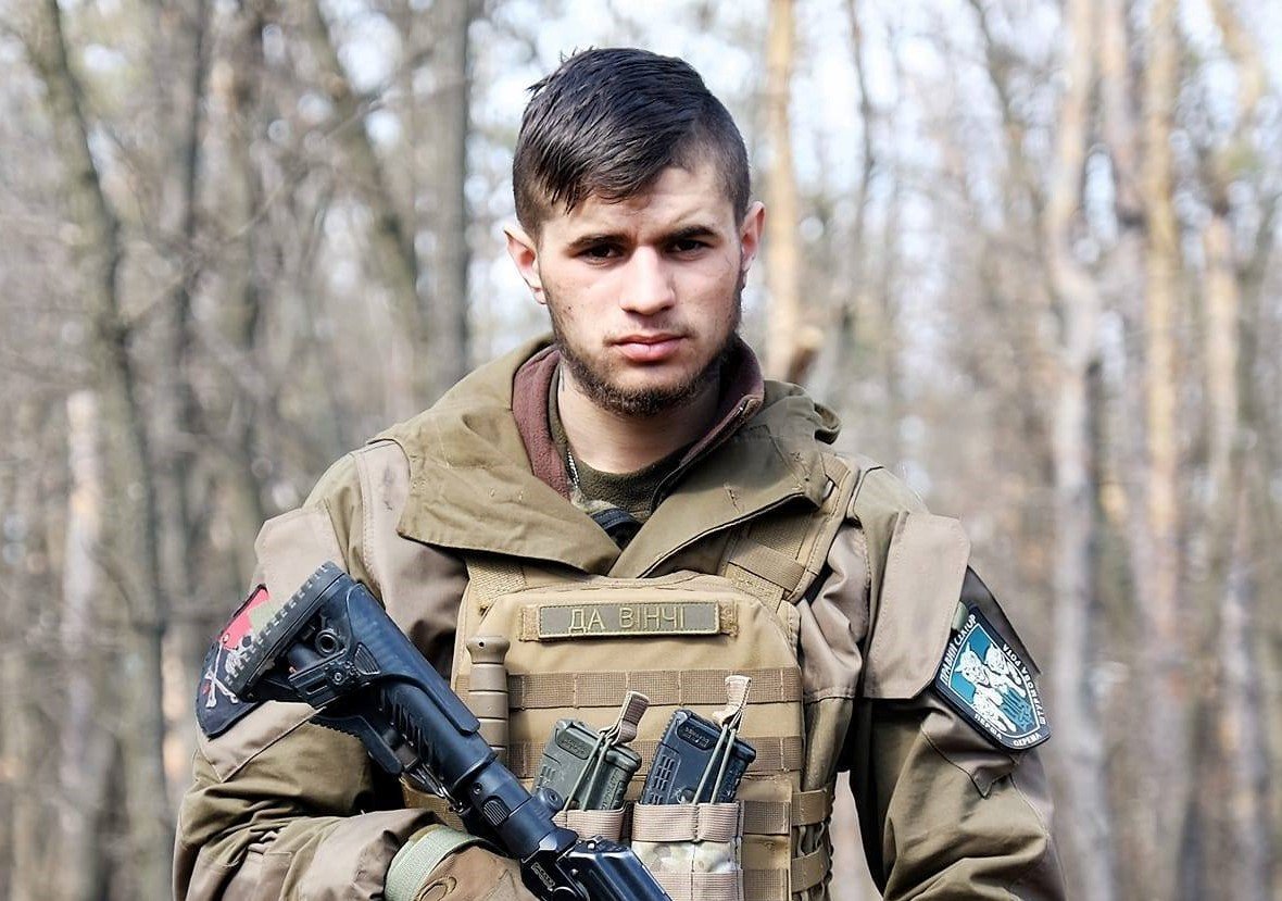 To ENG-speaking followers. 

Today Ukraine lost Dmytro "Da Vinci" Kotsiubailo. He took up arms to defend Ukraine from Russia in 2014 when he was only 18. One of the brightest UKR fighters, the "Hero of Ukraine" awardee.A true leader. Killed in action near Bakhmut.

Rest in Glory.