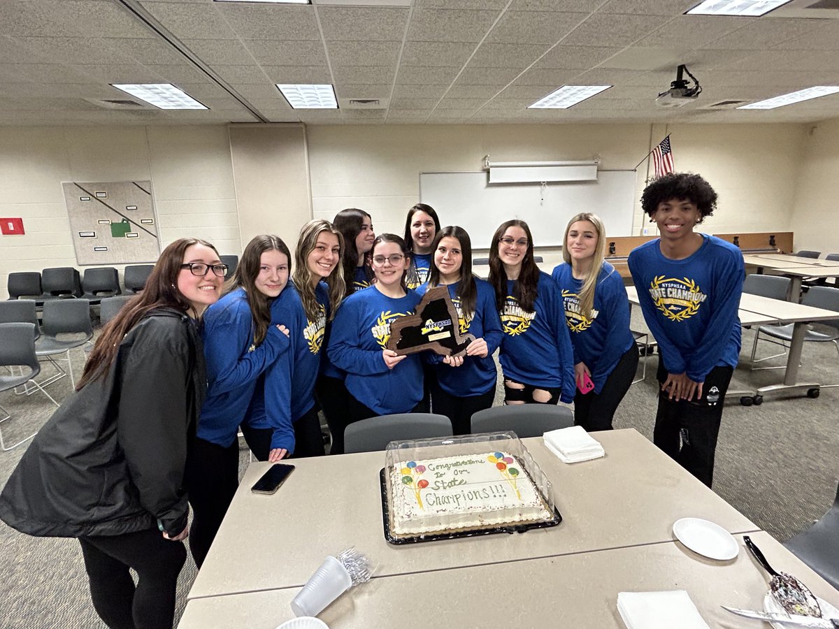 Dr. Shafer said, “Let them eat cake!” ⁦<a href="/RHCheerleading/">Royal Comets Cheer</a>⁩ #statechamps