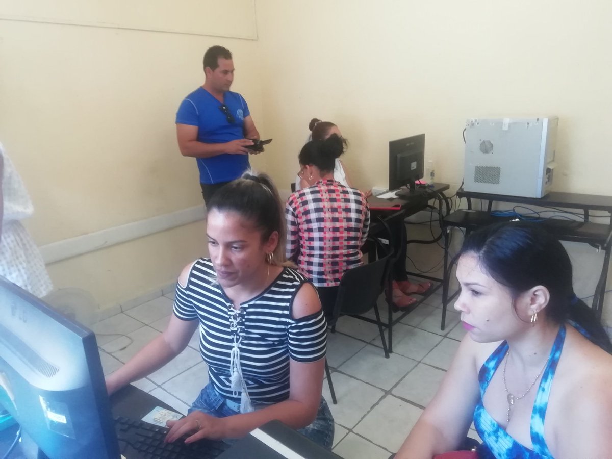 CienfuegosJC's tweet photo. Cómo marcha la implementación del servicio de solicitud de certificaciones en #JovenClubCienfuegos

Clientes y especialistas comentan sobre esta nueva oportunidad que beneficia a todos los cienfuegueros. #Perlavision le ofrece detalles.
#JovenClubTeConecta #CubaInformatiza https://t.co/0UUyt491tn