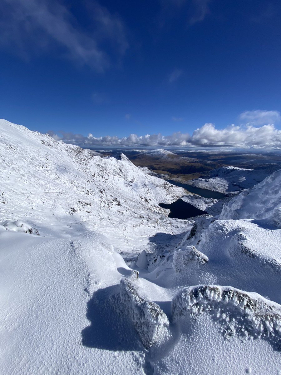 Snowdon today ❄️🏔️ perfect…
#wales #snowdon #yrwyddfa #snowday  @visitwales @eryrinpa @ThePhotoHour @TrailMagazine