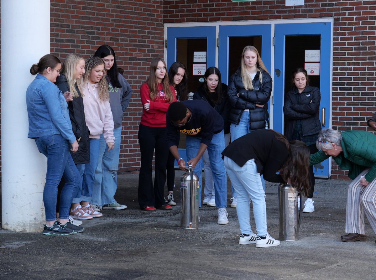 LRTC4ME's tweet photo. Fire extinguisher training in Medical Science ✔️
Just remember "PASS"
🔥Pull - Pull the pin on the extinguisher
🔥Aim - Aim the nozzle at the base of the fire
🔥Squeeze - Squeeze the trigger to release the product
🔥Sweep - Sweep the nozzle from side to side (slowly)
#mainecte https://t.co/RniKoAT9LQ