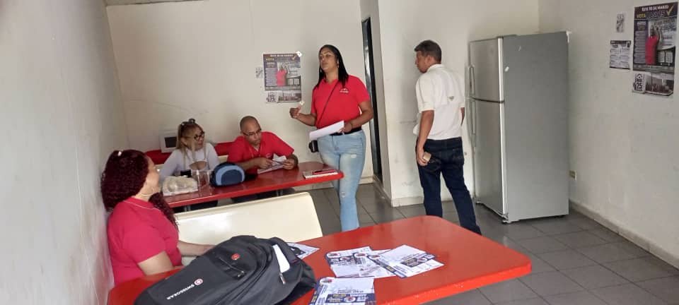 SitramecaB25's tweet photo. #7Mar || 🇻🇪 La plancha #Base25 también llevó su propuesta a la Clase Trabajadora de Buscaracas Operaciones y Mantenimiento, sobre el nuevo modelo de Gestión Productiva Socialista, de cara a las próximas elecciones sindicales del #10Mar.
#TodosSomosBase25
#ClaseObreraDeCorazon https://t.co/nUuXDUaL15