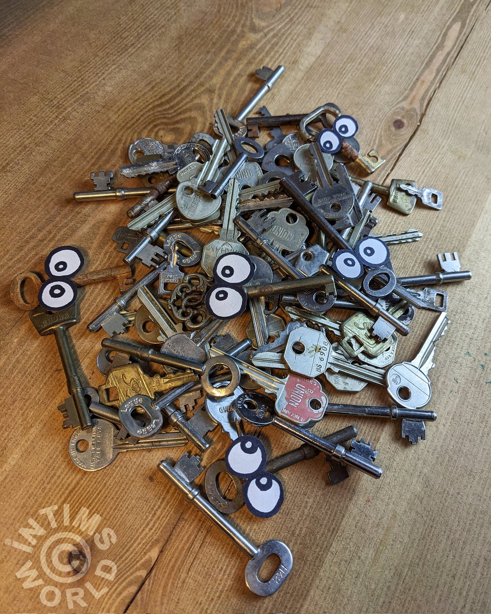 InTimsWorld's tweet photo. There are more secrets locked in the vault!.. Which is the key to success?? 👀🔑

Make sure to follow me on Instagram to see more! 

#intimsworld #secrets #games #gamedev #gamesecrets #retrogames #gamecollection #ultimateplaythegame #rare #fortunefish #gamecollector #gamehistory https://t.co/Jrf6tGUNBs