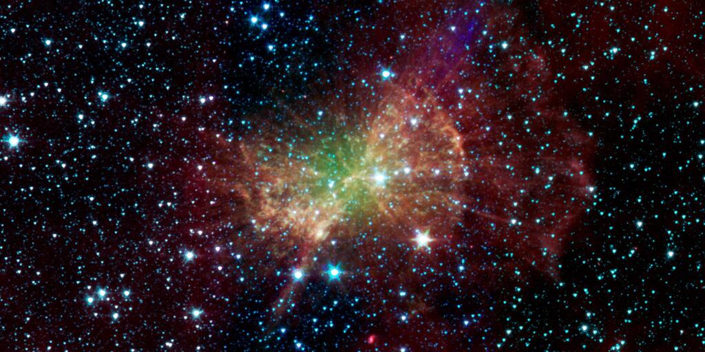 Espacio140's tweet photo. Imagen del Día de la @NASA: "Dumbbell Nebula Pumps Out Light Show" - https://t.co/FrdcQ9N3OC https://t.co/KB0TzyZAt9