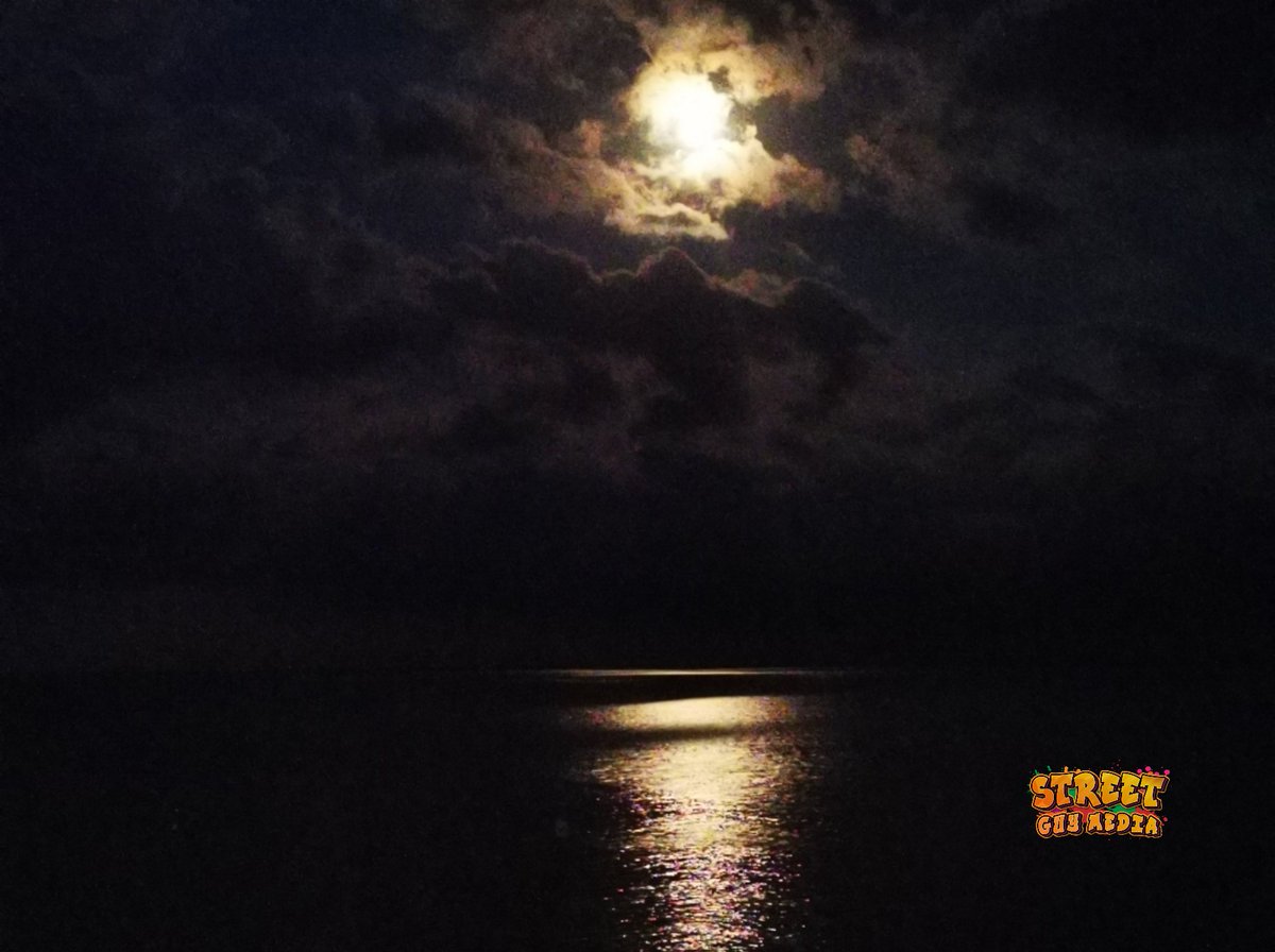 Moon above Brighton beach 
#streetphoto #streetview #StreetphotographersCommunity #streetart #Brighton #StreetphotographersMagazine #streetphotography #streetmagazine #streetphotographersFoundation #streetphotographersawards #worldwide #photoobserve #canonfavpic