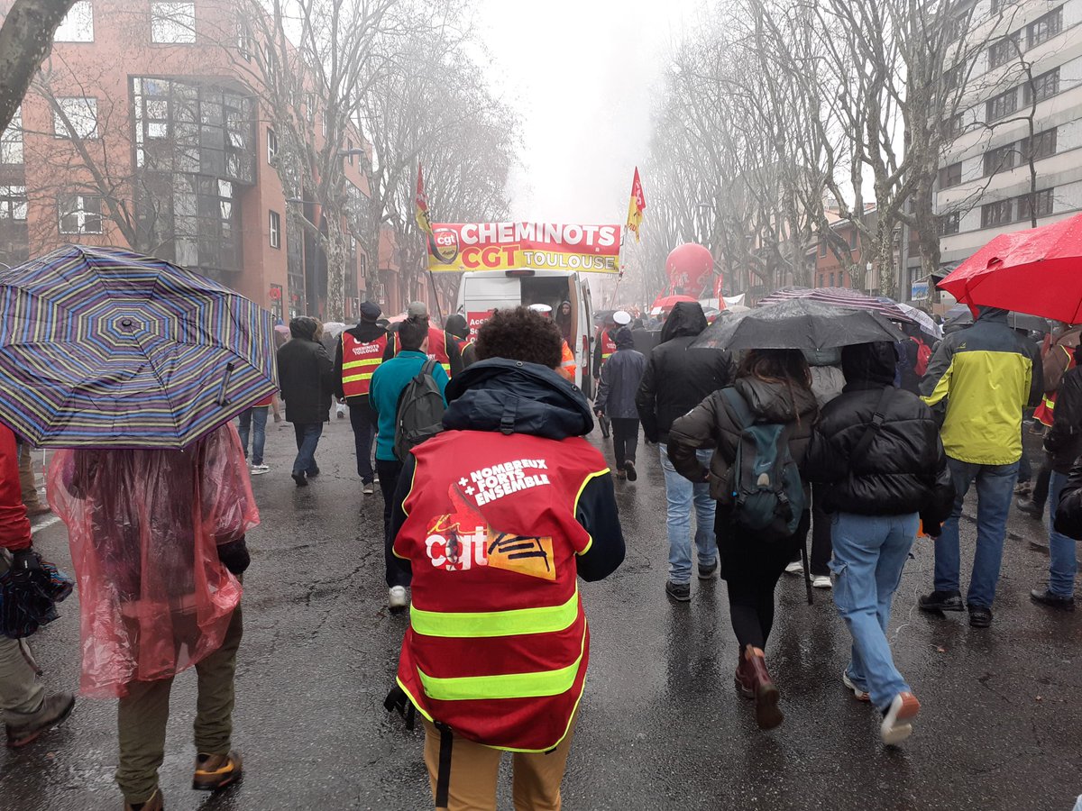 JeromeMonamy's tweet photo. 120 000 personnes à #Toulouse pour une autre #ReformeDesRetraites.
Et demain on continue jusqu'au retrait.
#pcf31 #cheminotscgt https://t.co/Pyjh4KKHsz
