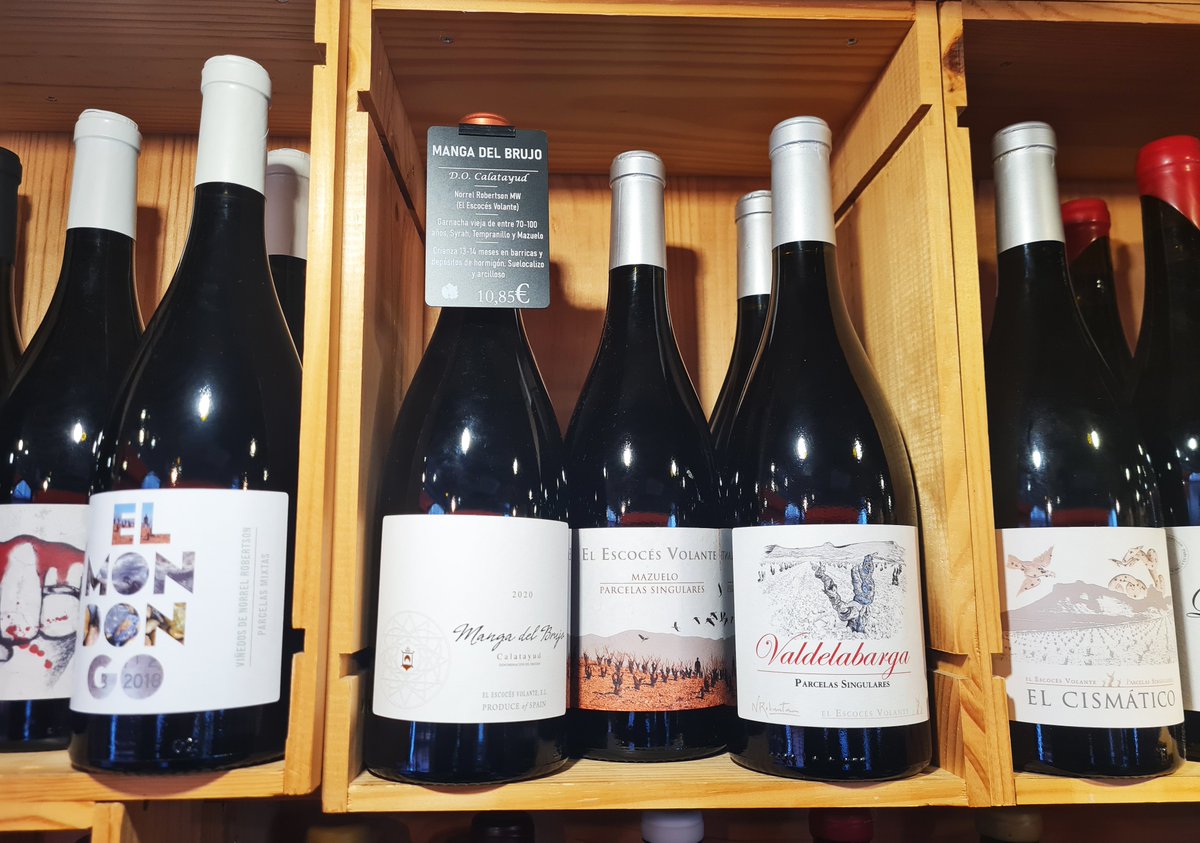 Muy agradable descubrimiento hoy <a href="/Vinotecatierra/">Vinoteca Tierra</a> en el Mercado de la Paz. Fui allí buscando  Le Cartel que había probado en Barcelona y me encontré una selección muy bien escogida de productores de autor como <a href="/Sanchawine/">Juan Carlos Sancha</a>, <a href="/grblanco/">Germán R. Blanco</a> y Norrel Robertson. Os animo a pasaros. ☺️