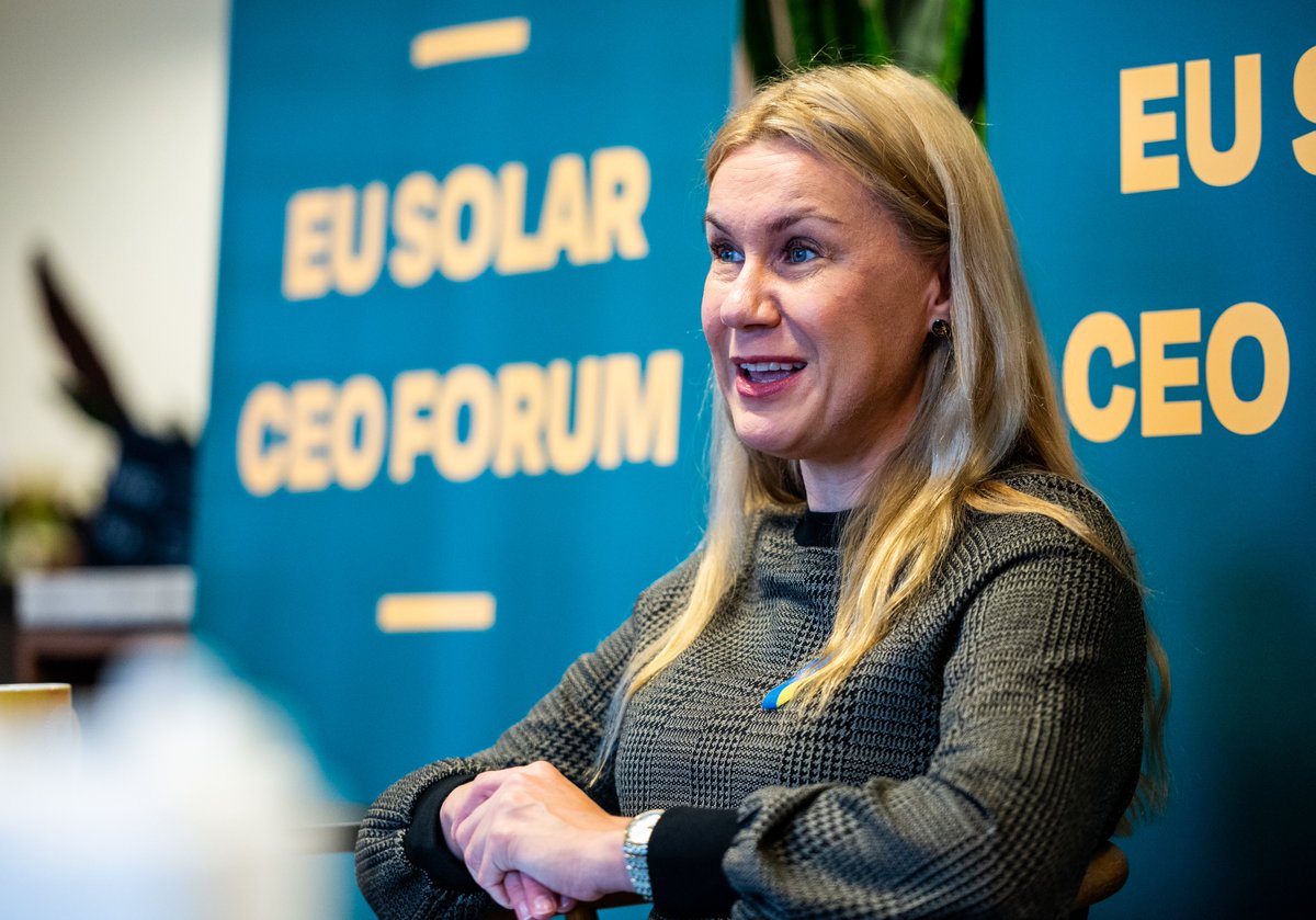 SolarPowerEU's tweet photo. ☀ Thanks to Commissioner @KadriSimson for joining our #EUSolarCEOForum
Ahead of next week's Electricity Market Design proposal, our #SolarWeek exchange reinforced our future-proof #EMD vision:
📊preserve market signals
📝encourage PPAs
🙌empower consumers
❌don't mandate CfDs https://t.co/pRTn4yXCsO