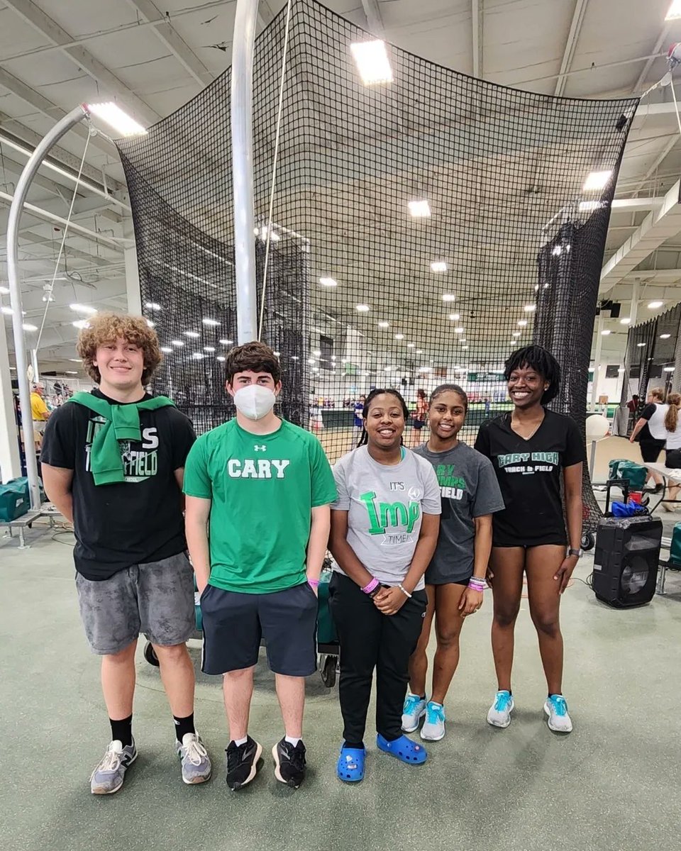 throwcoachmik's tweet photo. Winter Track 22-23 is a wrap. Throws crew worked hard, had fun, and got a lot of quality reps! Spring Track has sprung with our first meet tomorrow. I can't wait to see what the crew shows up to do! Here are some throwbacks from this past winter season. #justthrow #forksup https://t.co/Hz0Hvu0Fly