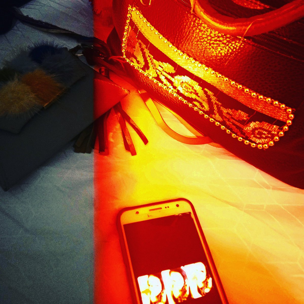 bia_aly's tweet image. Just the color red makes me smile.
.
#color #colors #2color #lighteffect #effects #2tonephotography #photooftheday #photography #simplephotography #biaaly