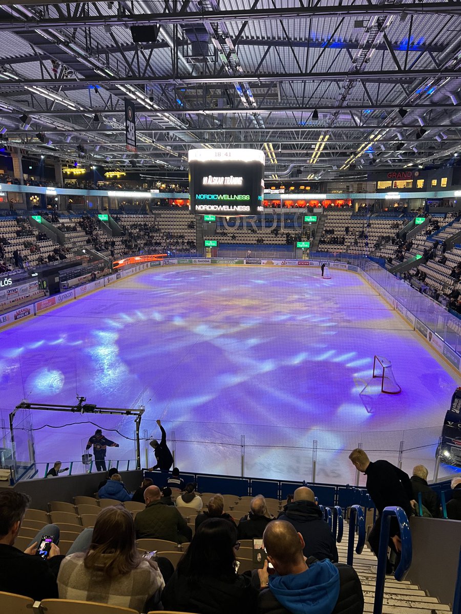 Kooikeragare's tweet photo. Ikväll är man på plats när @VLHlive⁩ spelar i #VidaArena  mot ⁦@LHChockey⁩ #SHL https://t.co/oYjLbXSmb2