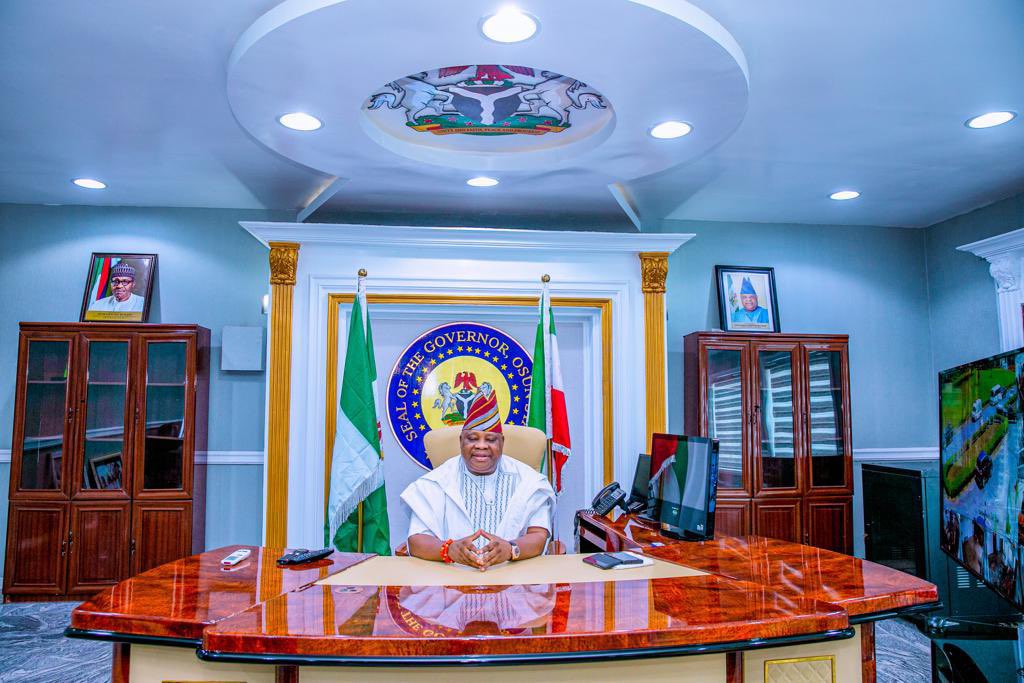 Ogbeni_Yakubu's tweet photo. This one will just go to Office and snap pictures then leave.. No file, no engagement..It is just well 

@AAdeleke_01 is a goner already 👌 https://t.co/lX4aDv5Goz