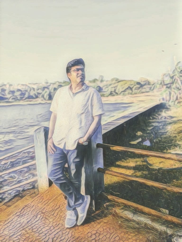 हमेशा देर कर देता हूँ मैं 
ज़रूरी बात कहनी हो कोई वा'दा निभाना हो 
उसे आवाज़ देनी हो उसे वापस बुलाना हो 
हमेशा देर कर देता हूँ मैं 
किसी को मौत से पहले किसी ग़म से बचाना हो 
हक़ीक़त और थी कुछ उस को जा के ये बताना हो 
हमेशा देर कर देता हूँ मैं.
- मुनीर नियाज़ी
बस ऐसे ही,Happy Holi