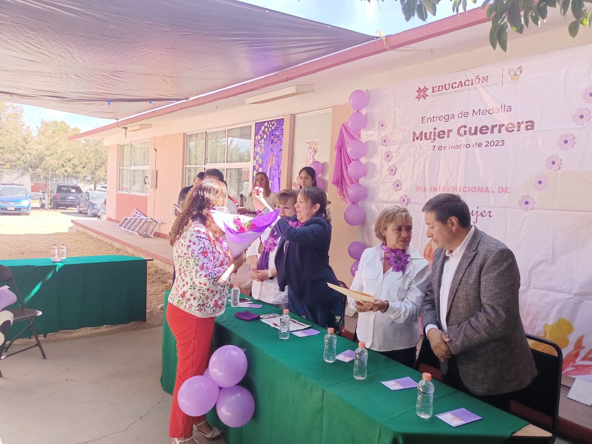 En el marco de la conmemoración del #DíaInternacionalDeLaMujer la #DGDC realiza la entrega de la medalla "Mujer Guerrera", a mujeres que destacan por su liderazgo, que cuentan con el poder y la capacidad de contribuir, de inspirar y aportar a la sociedad.
<a href="/natycastrejonv/">Naty Castrejón</a>