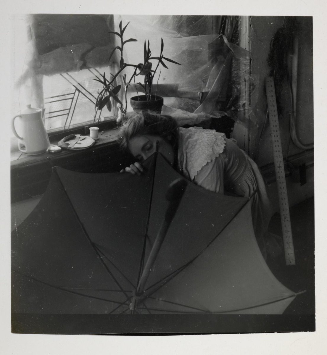 ‘Am I in the picture? I could be a ghost, an animal or a dead body, not just this girl standing on the corner.’

#GetToKnow the photographer Francesca Woodman (1958–1981), whose powerful self-portraits capture a beautiful life, tragically cut short. ➡️ bit.ly/3IVeuN9