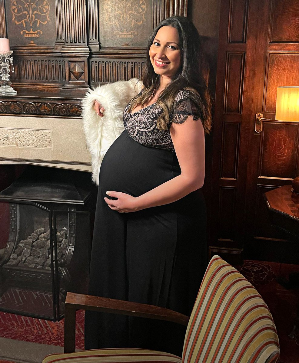 Red Carpet Ready! 🖤👗💄
The gorgeous @jadeashaa graced the #redcarpet again last week for another screening of her amazing new film.
Looking stunning at #38weeks wearing our Rosa Maternity Gown. 
#blacktiematernity #maternityglamour #maternitygown.