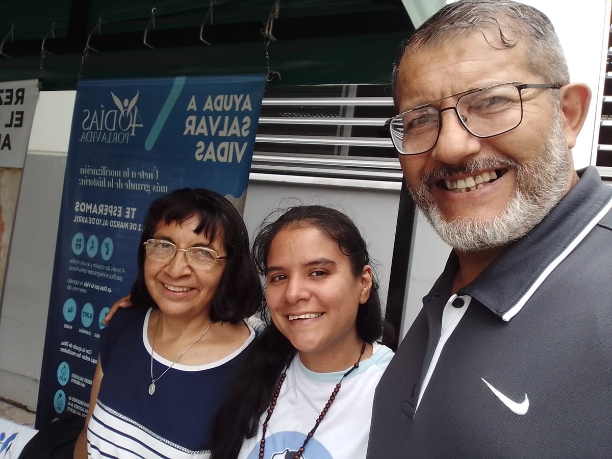 40diasA's tweet photo. Las vigilias de oración y ayuno de 40 DÍAS POR LA VIDA son oportunidad para servir a los más indefensos, esa alegría se trasluce en los rostros. https://t.co/NzM2DLlxhw