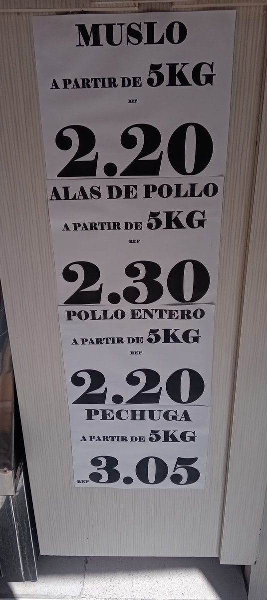 Interesante esta bajón en el precio del Pollo en Caracas, a finales del año pasado llegó a estár en $3,6 el kilo 
#economía #dólar