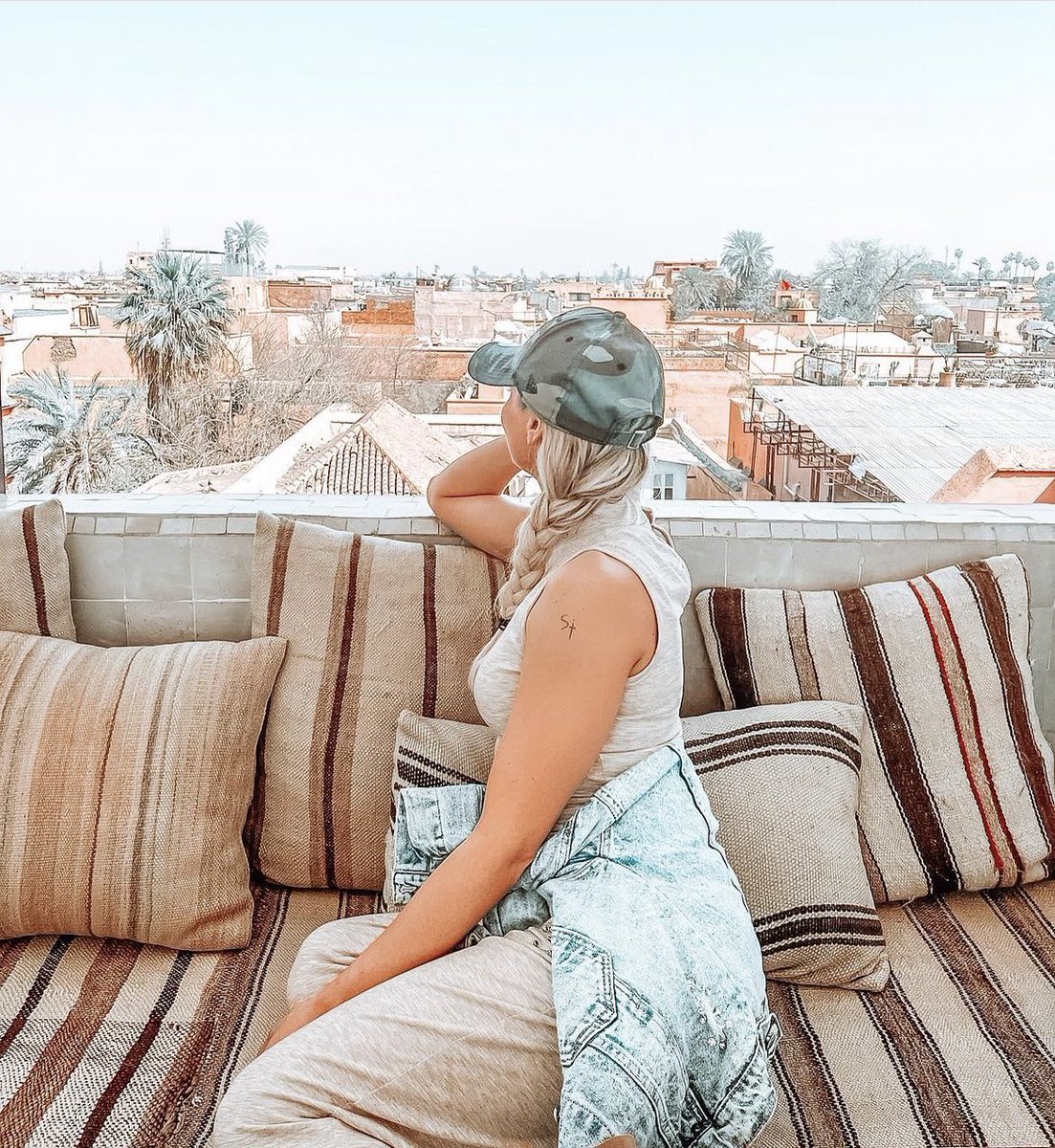 Sur le rooftop du @dardar_marrakech 🙌🏼 • 📸 @sand_betti