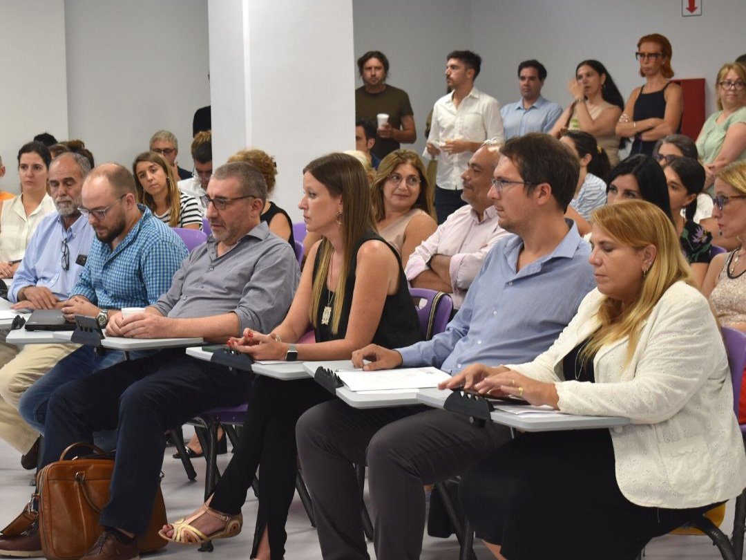 Comenzando nuevo ciclo en la Universidad de la Ciudad junto a sus excelentes docentes

Es un orgullo para mí pertenecer a este equipo y a esta institución que día a día demuestra compromiso por la generación de profesionales argentinos 🎓

¡Feliz 2023 a todos!