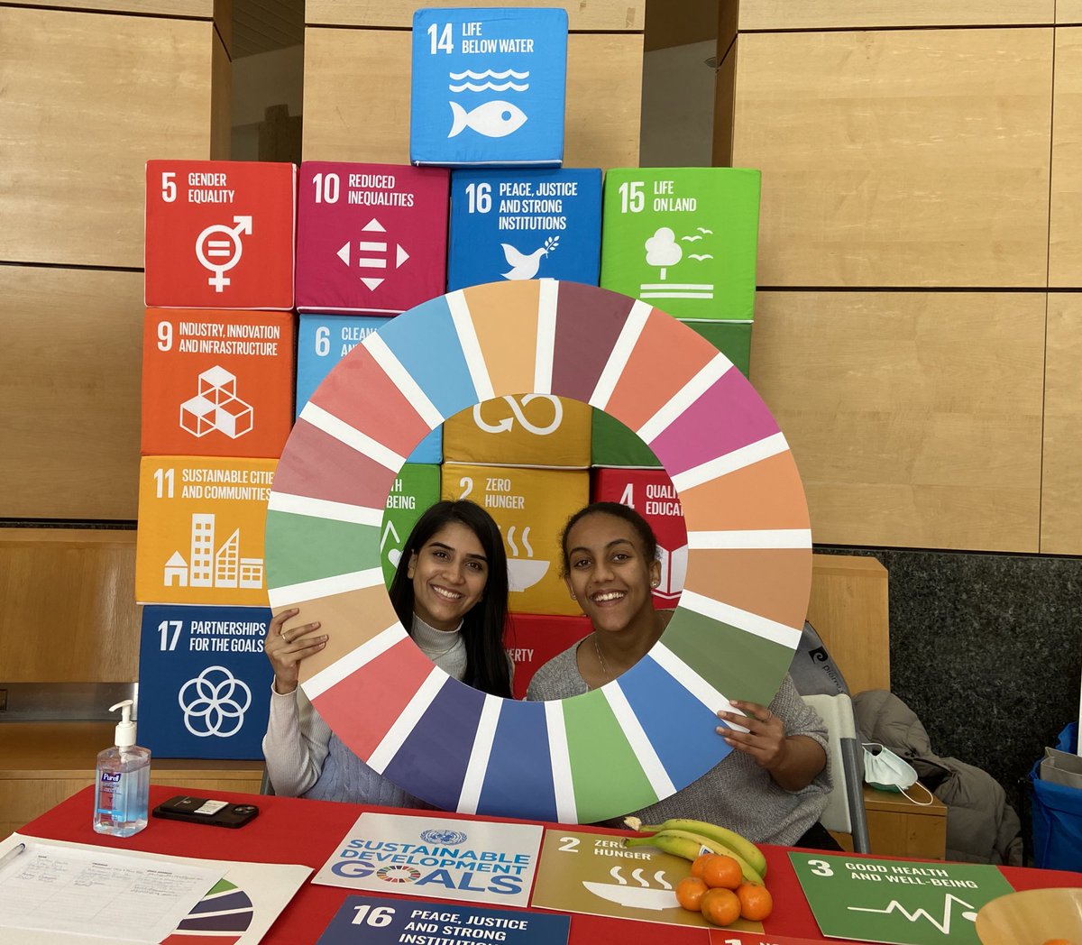 We had a great time meeting the #YU community at Vari Hall yesterday! We’re excited to keep engaging with you all for the rest of #SDGWeekCanada! 🌎 To learn more about the Office of Sustainability, check out our website: yorku.ca/sustainability/

#YorkUSDGs