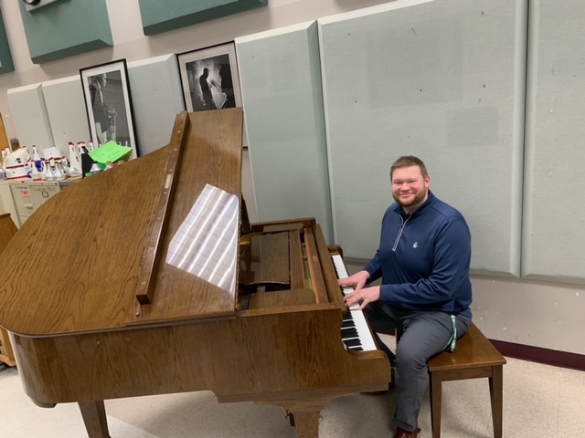 EPS_TWolfBalla's tweet photo. Here's a photo of music teacher Michael Lundquist of Jackson with a Young Chang grand piano donated by Music4Life courtesy of the estate of the late Mary Pat (Mrs. Gordon) Graham.  We are all so excited. So many students have already tried it and we are very grateful! https://t.co/k6QXAWytdd